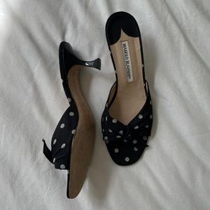 VINTAGE 90’s MANOLO BLAHNIK KITTEN HEELS